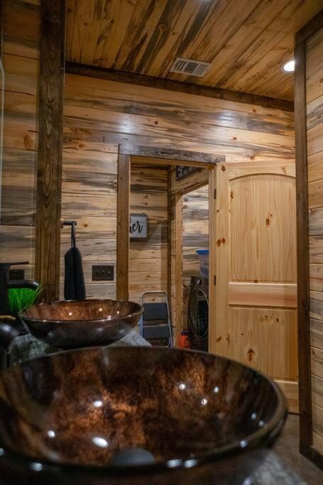 The Big Tex Luxury Cabin Is Epic Брокен-Боу Экстерьер фото