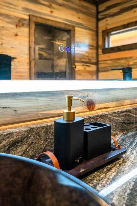 The Big Tex Luxury Cabin Is Epic Брокен-Боу Экстерьер фото