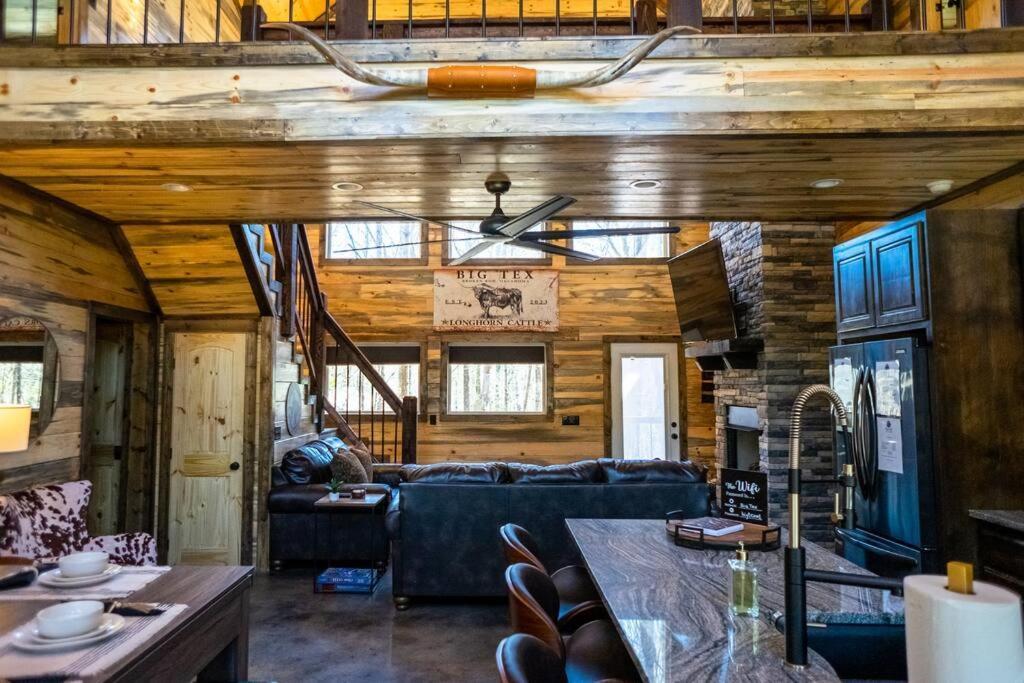The Big Tex Luxury Cabin Is Epic Брокен-Боу Экстерьер фото
